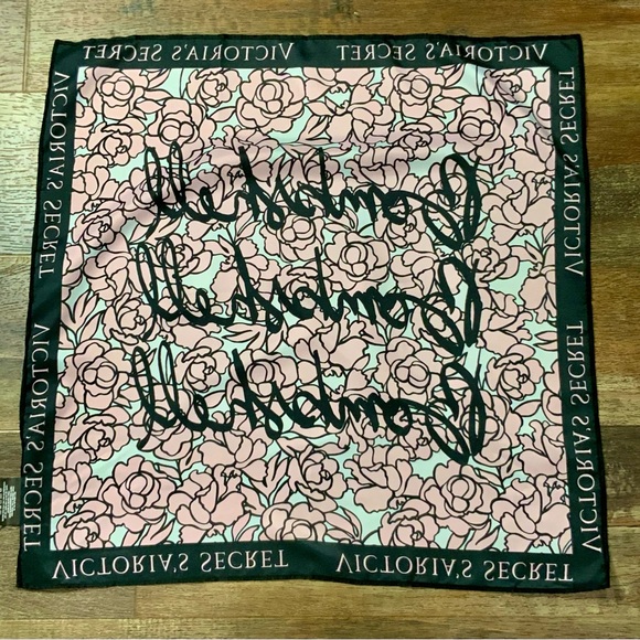 Victoria's Secret Pink Floral Scarf NWT $28 - Picture 4 of 4